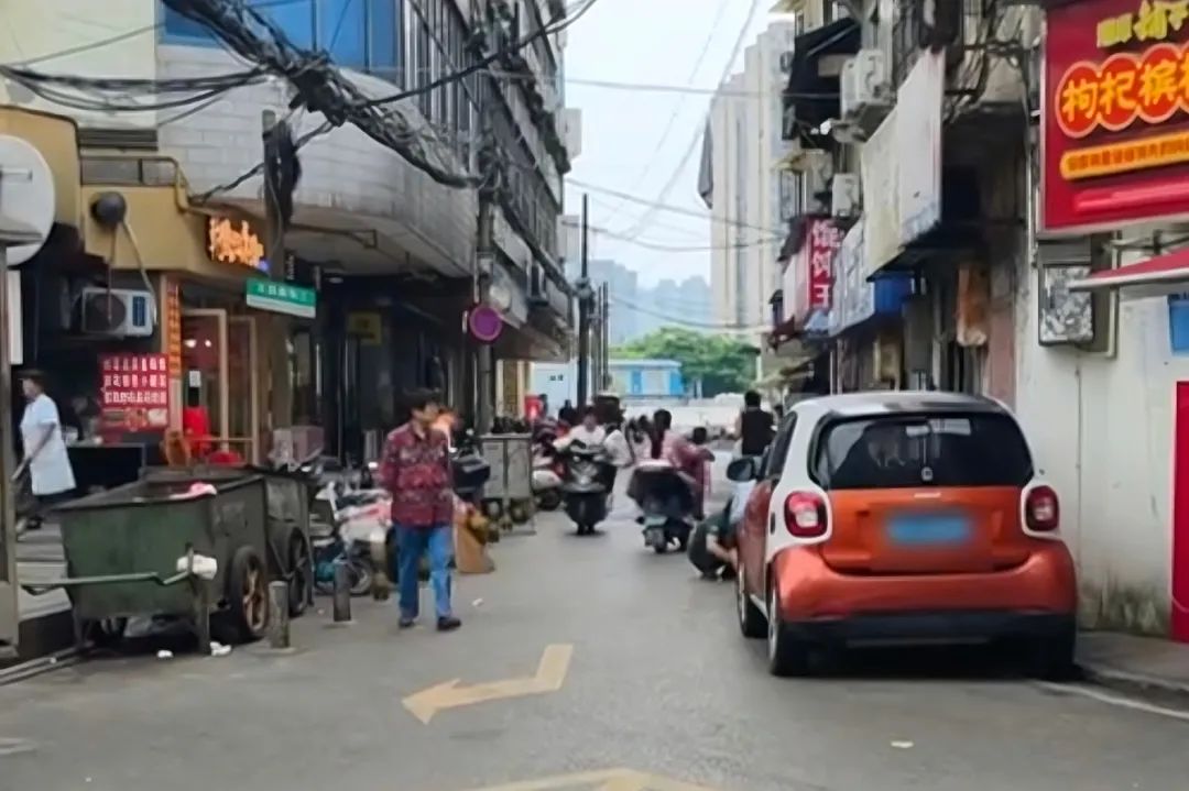 DƬ